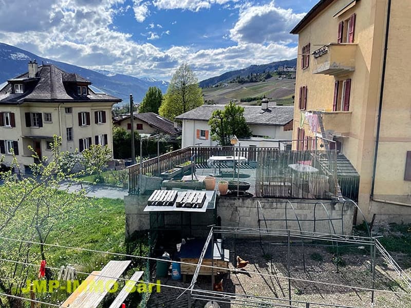 Charmant appartement de 4 pièces rénové au coeur du village de Miège (20)