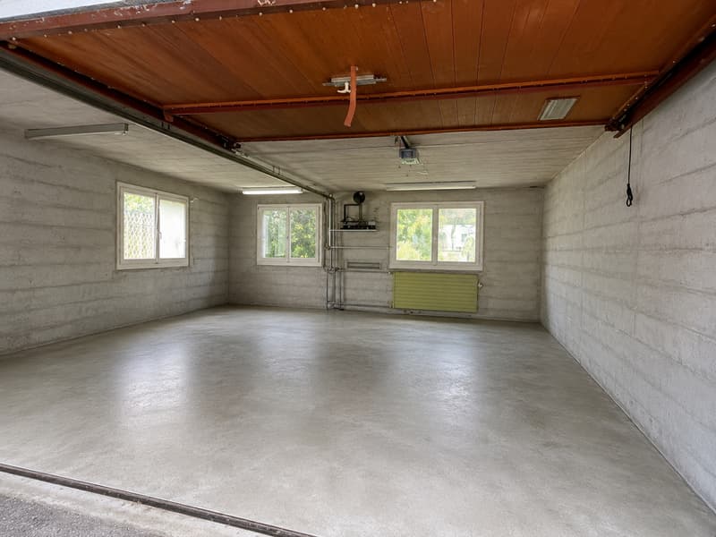 Garage con spazio di stoccaggio & stanza di stoccaggio separata (1)