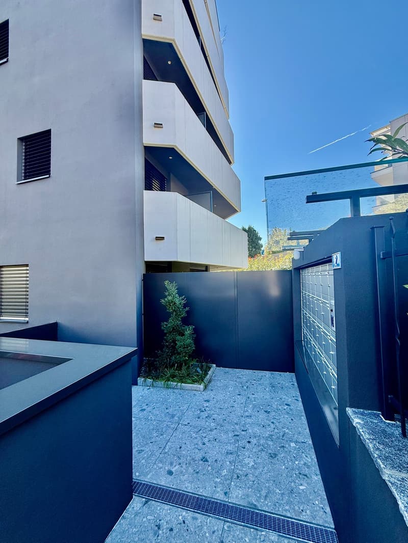 Breganzona 2.5 rooms. Furnished Rent 1'690 Expenses 150 (11)