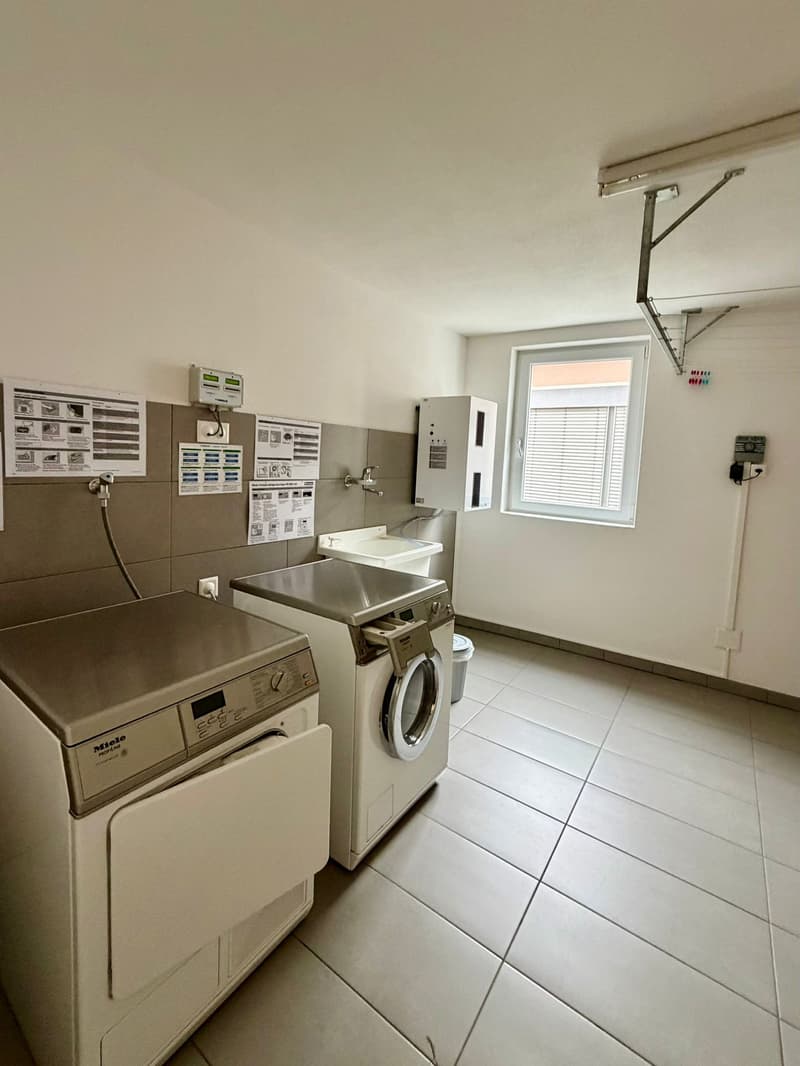 laundry area with washing machine, dryer, sink, power outlet