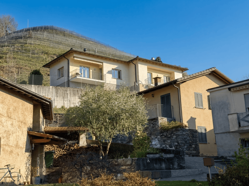 BOSCO LUGANESE | Casa Bifamiliare con Giardino Vista Lago (30)