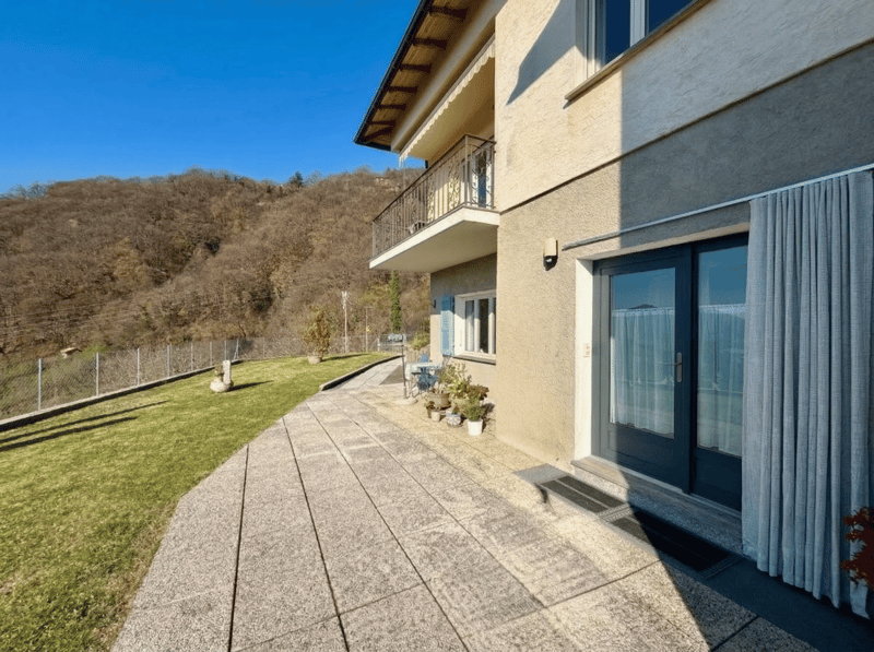 BOSCO LUGANESE | Casa Bifamiliare con Giardino Vista Lago (1)