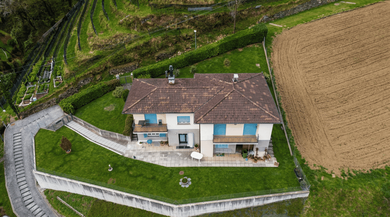BOSCO LUGANESE | Casa Bifamiliare con Giardino Vista Lago (31)