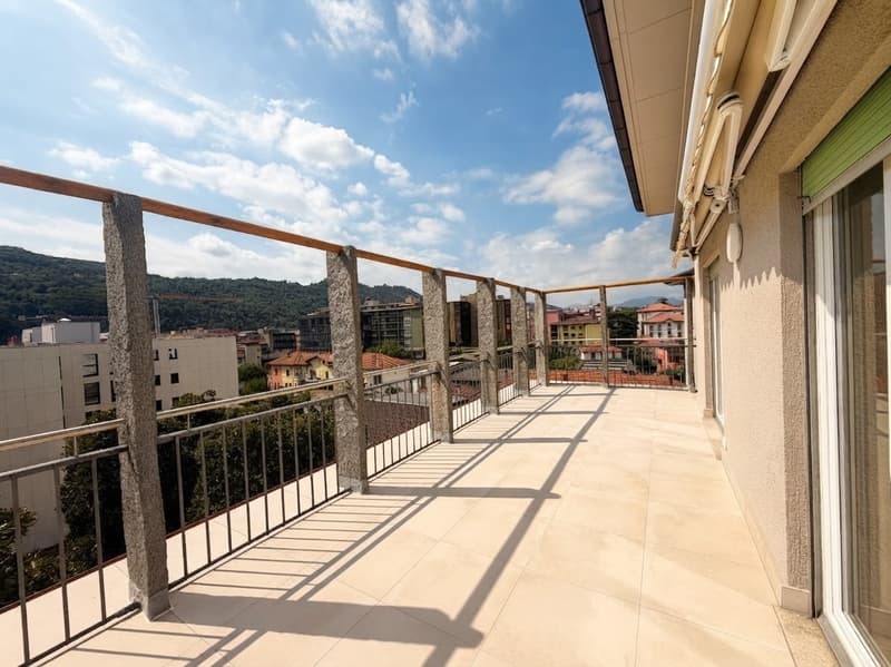 CHIASSO | Ampio appartamento di 7 locali con grande balcone (5)