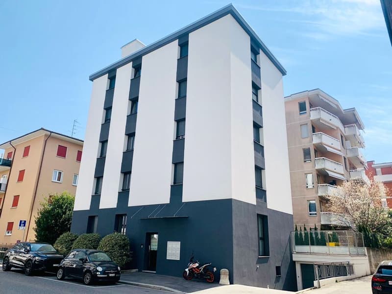 Molino Nuovo 2.5 loc. Arredato Pigione 1'450 Spese 250 (7)