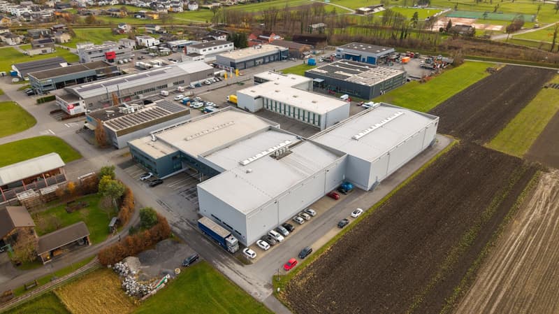 Großzügige Gewerbeimmobilie mit Lager-, Logistik- und Büroflächen (2)