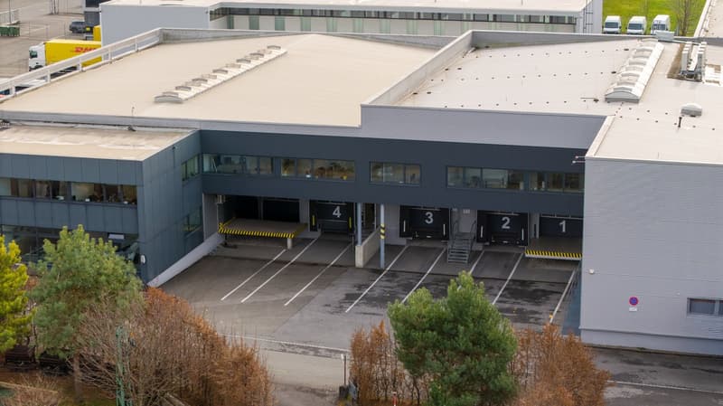 Großzügige Gewerbeimmobilie mit Lager-, Logistik- und Büroflächen (5)