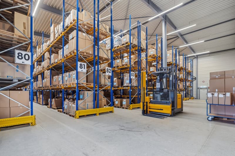 Großzügige Gewerbeimmobilie mit Lager-, Logistik- und Büroflächen (9)