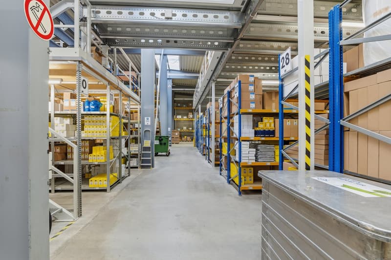 Großzügige Gewerbeimmobilie mit Lager-, Logistik- und Büroflächen (21)