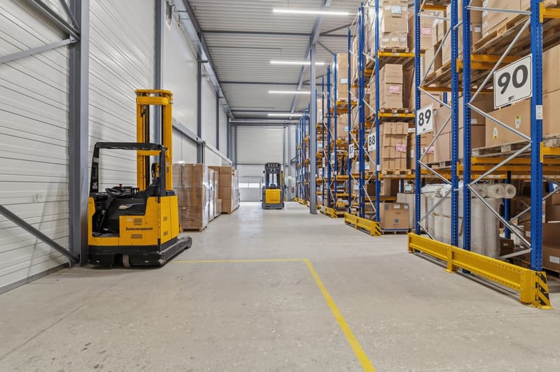 Großzügige Gewerbeimmobilie mit Lager-, Logistik- und Büroflächen (7)