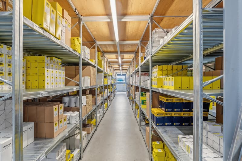 Großzügige Gewerbeimmobilie mit Lager-, Logistik- und Büroflächen (20)