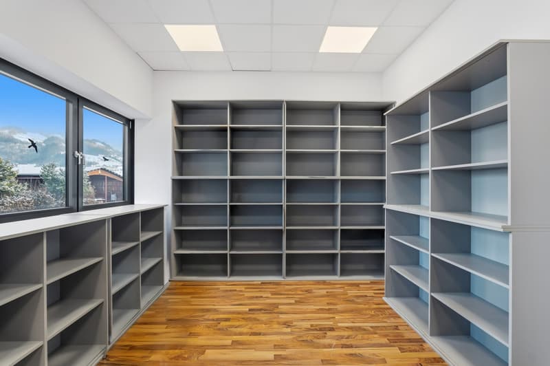 Großzügige Gewerbeimmobilie mit Lager-, Logistik- und Büroflächen (18)