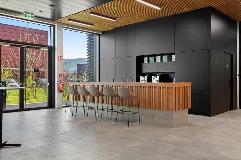Espaces de bureau frontaliers dans un bâtiment neuf moderne (25)