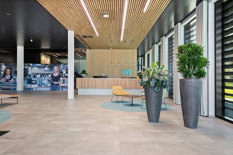 Espaces de bureau frontaliers dans un bâtiment neuf moderne (22)
