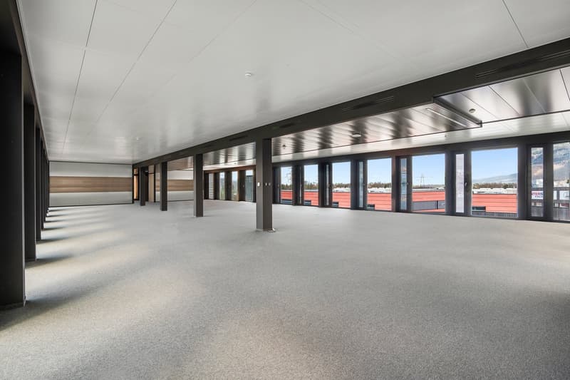 Espaces de bureau frontaliers dans un bâtiment neuf moderne (10)