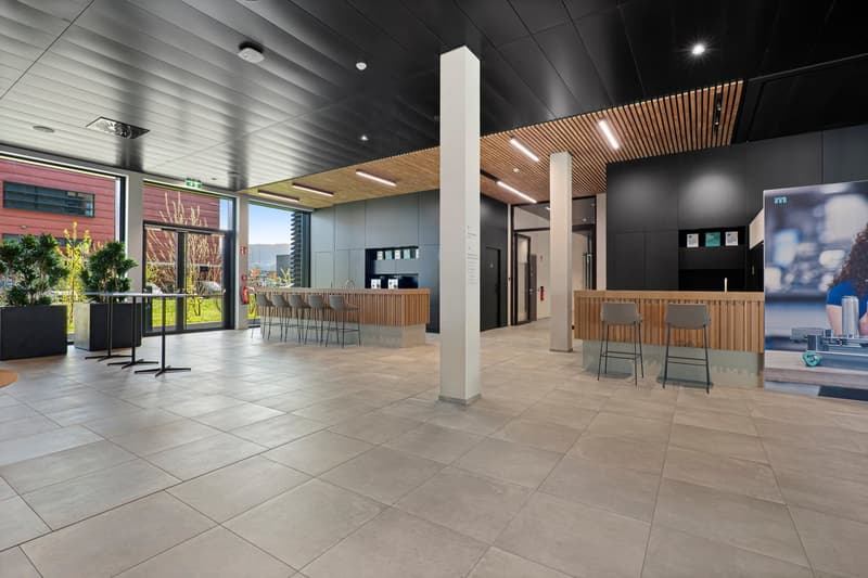Espaces de bureau frontaliers dans un bâtiment neuf moderne (24)