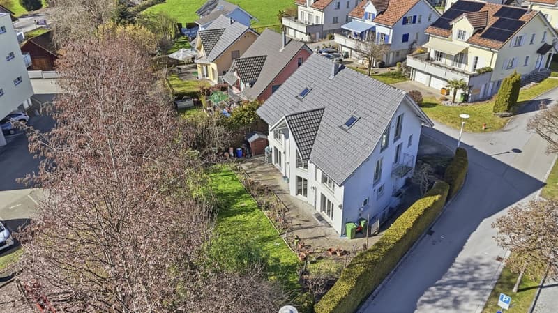 Wohnen mit Komfort und Raum – freistehendes Familienhaus in Wittenbach (2)