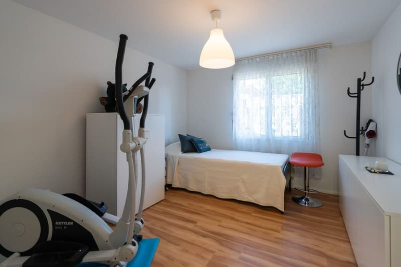 Space for Life – well-maintained semi-detached house in an attractive location. (10)