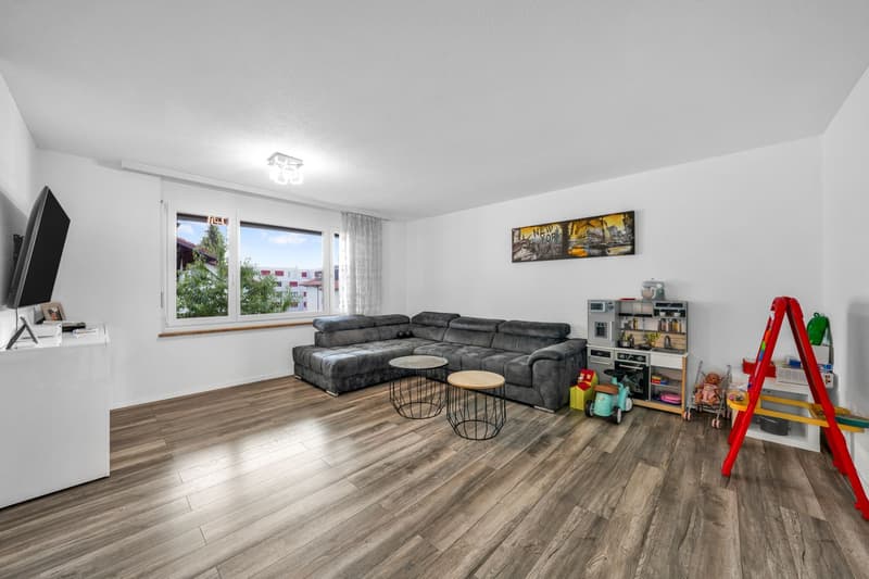 Your dream of owning a home – attractive, modernized, and family-friendly in Oberuzwil (2)