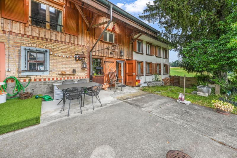 Casa colonica affascinante con due unità abitative in una posizione idilliaca e isolata a Oberwangen (Dussnang) (10)