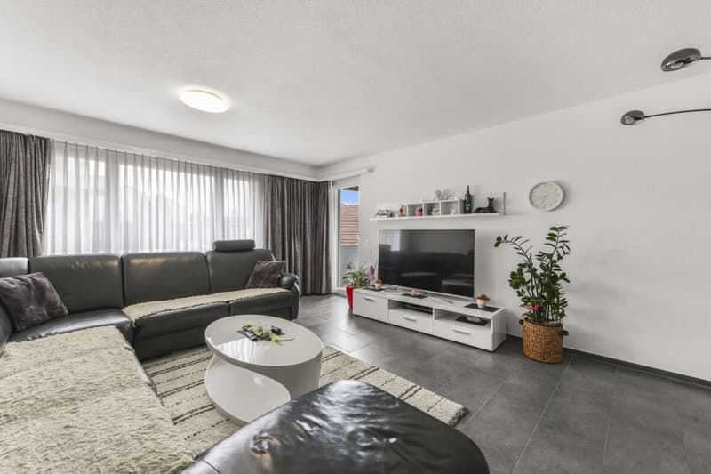 Wohnen mit Wohlgefühl: 4.5-Zimmer-Wohnung an idealer Lage (1)