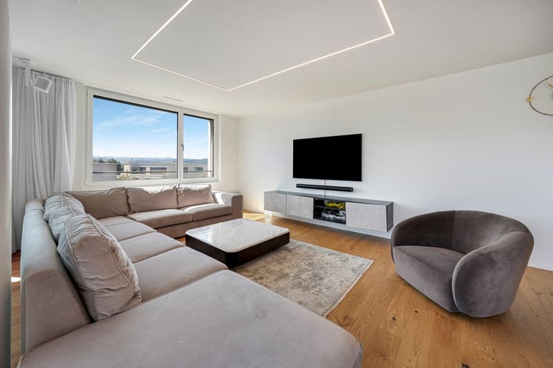 Ein Zuhause mit Weit- und Bergblick sowie hoher Wohnqualität (2)