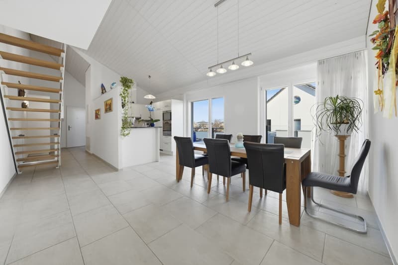 Grosszügige Dachmaisonettewohnung mit viel Licht und drei Balkonen (5)