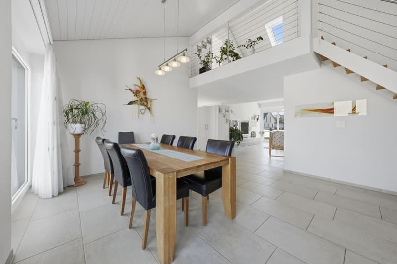 Grosszügige Dachmaisonettewohnung mit viel Licht und drei Balkonen (3)