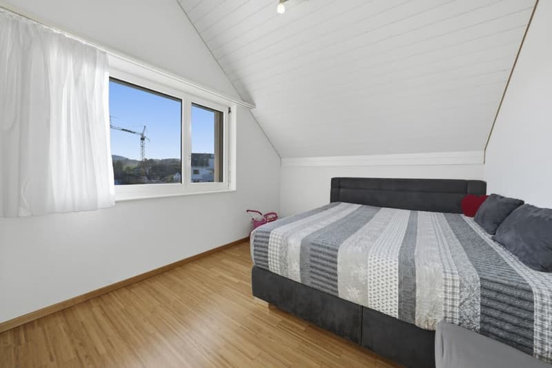 Grosszügige Dachmaisonettewohnung mit viel Licht und drei Balkonen (10)
