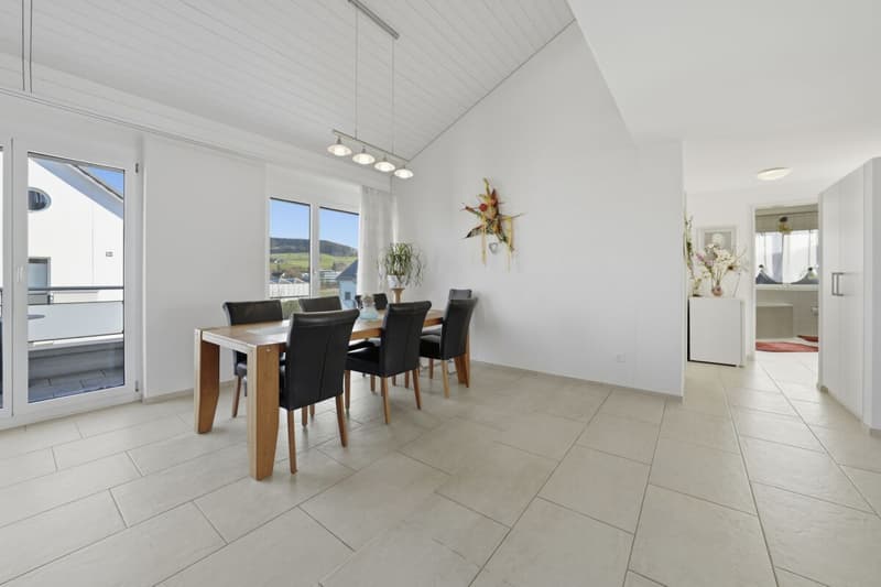 Grosszügige Dachmaisonettewohnung mit viel Licht und drei Balkonen (4)