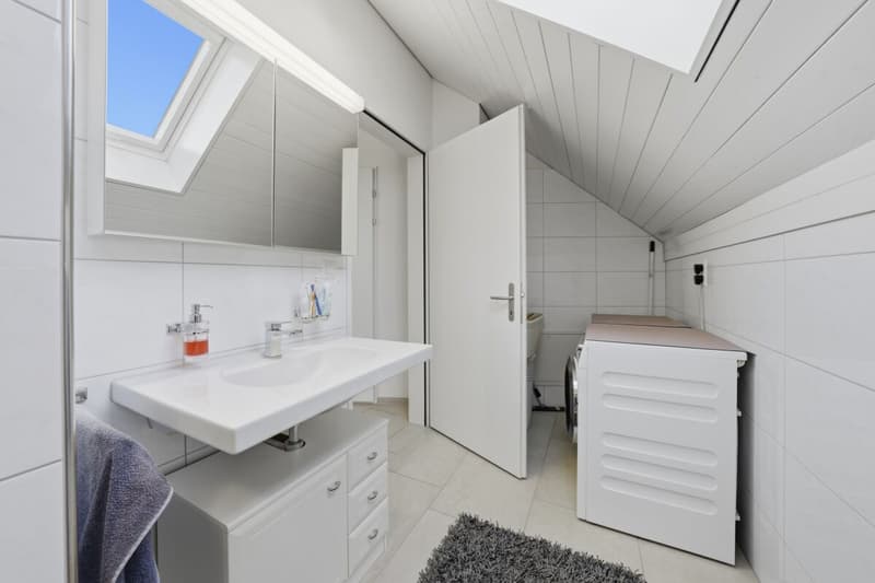 Grosszügige Dachmaisonettewohnung mit viel Licht und drei Balkonen (15)