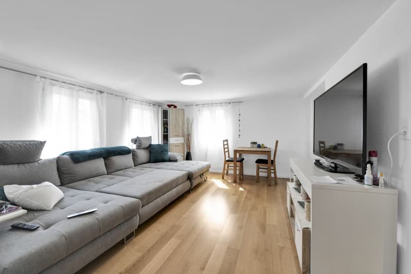 helle und freundliche 3.5 Zimmerwohnung im Zentrum von Flawil (1)
