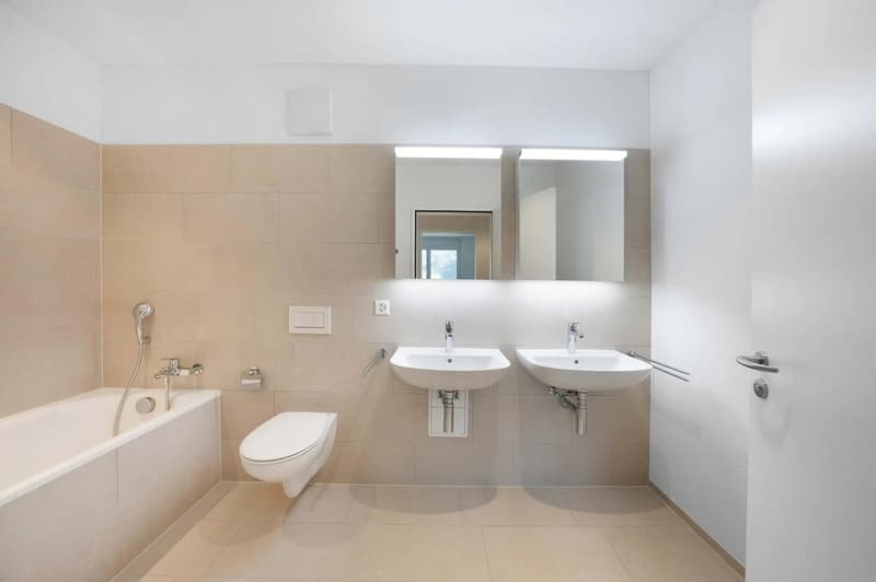 Nasszelle mit Badewanne/WC