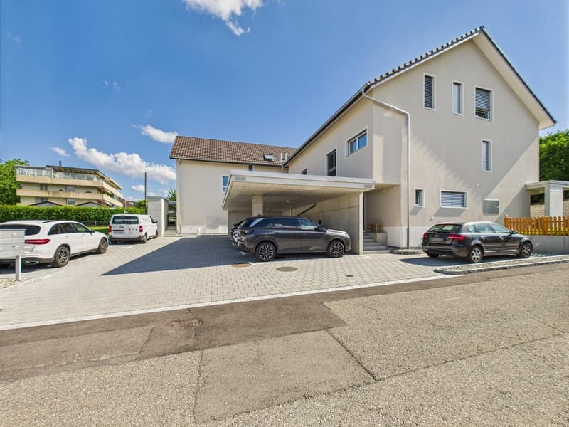 Neuwertiges 6.5-Zimmer-Doppeleinfamilienhaus mit hochwertigem Ausbau in Safenwil (2)