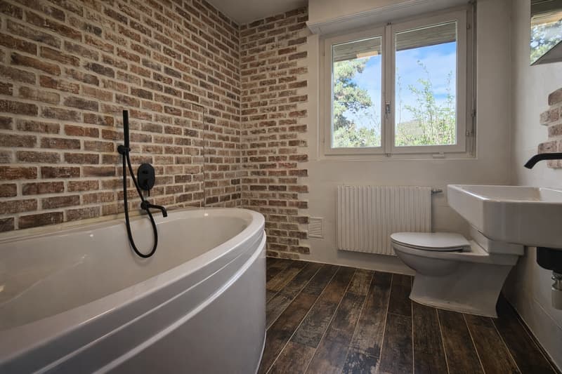 Elegant individual villa with spacious rooms on a tree-lined plot of 1'088 m² (10)