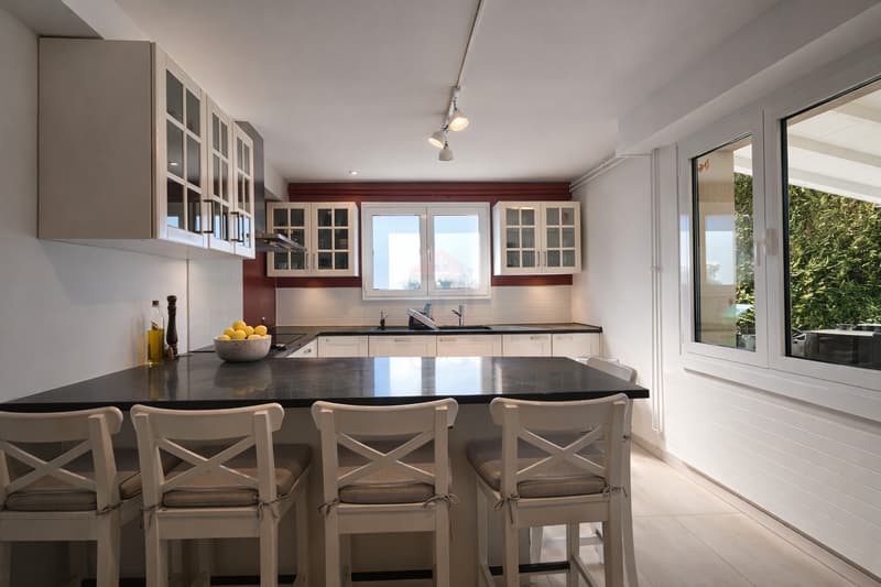 Elegantes Familienhaus mit großem, flachem Garten und hohem Potenzial in Founex (7)