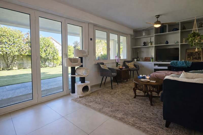 Elegante villa familiare con grande giardino pianeggiante e grande potenziale a Founex (5)