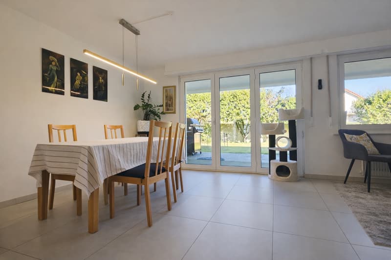 Elegante villa familiare con grande giardino pianeggiante e grande potenziale a Founex (6)