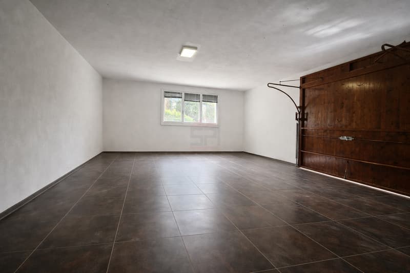 Elegant individual villa with spacious rooms on a tree-lined plot of 1'088 m² (13)