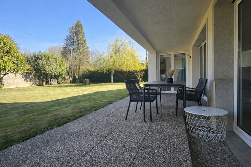Elegant family villa with large flat garden and great potential in Founex (4)