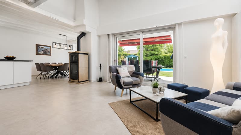 Exceptional property with pool in the heart of Terre Sainte (2)