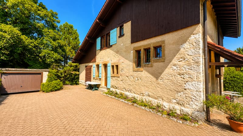 Einzelhaus mit Charakter - Freiblick auf den Salève, großes Volumen und großes Potenzial für Umbauten. (3)