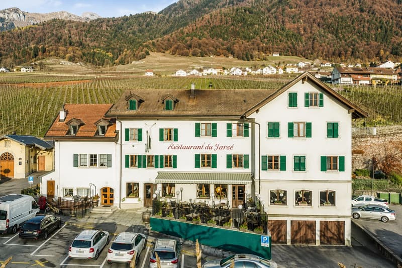 Immeuble de rendement avec fort potentiel – 13 appartements, vue exceptionnelle sur les vignobles (1)