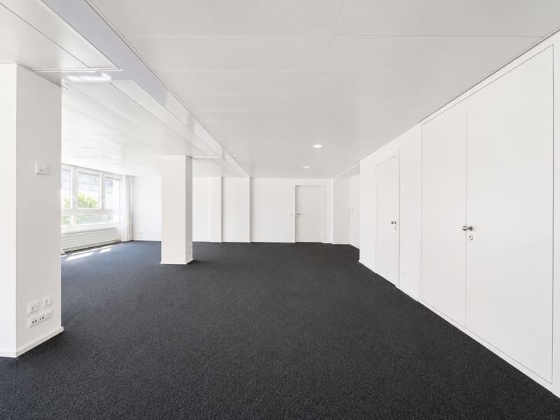 Attractive office space in a commercial property (3)