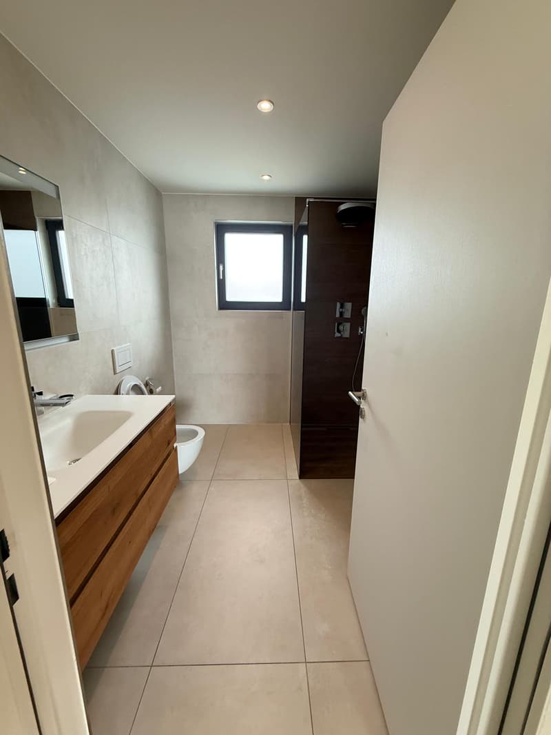 Modern 3.5-room attic apartment in a new building – Wohlen, available immediately (5)