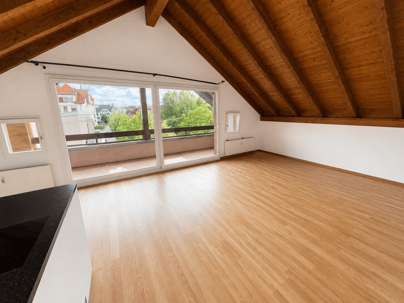 Exclusive 3.5-room attic apartment with gallery character & loggia (3)