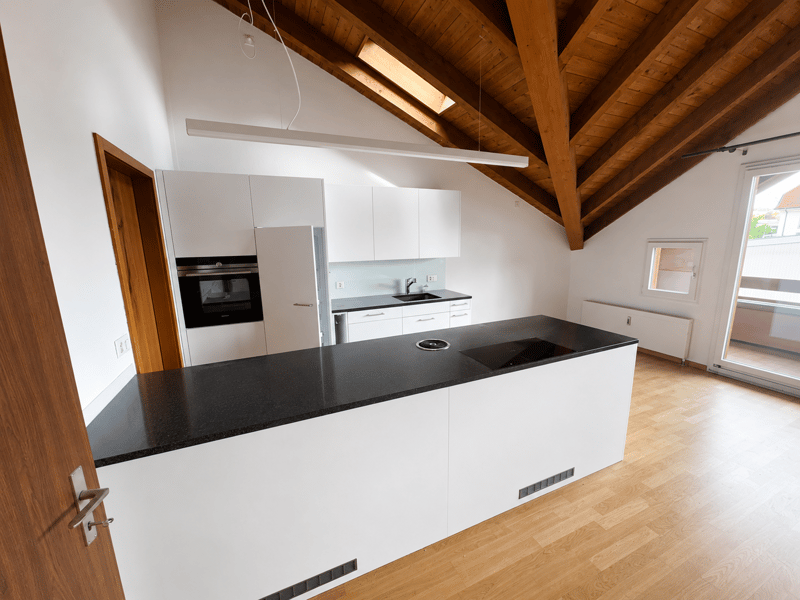 Exklusive 3.5-Zimmer-Dachwohnung mit Galeriecharakter & Balkon (2)