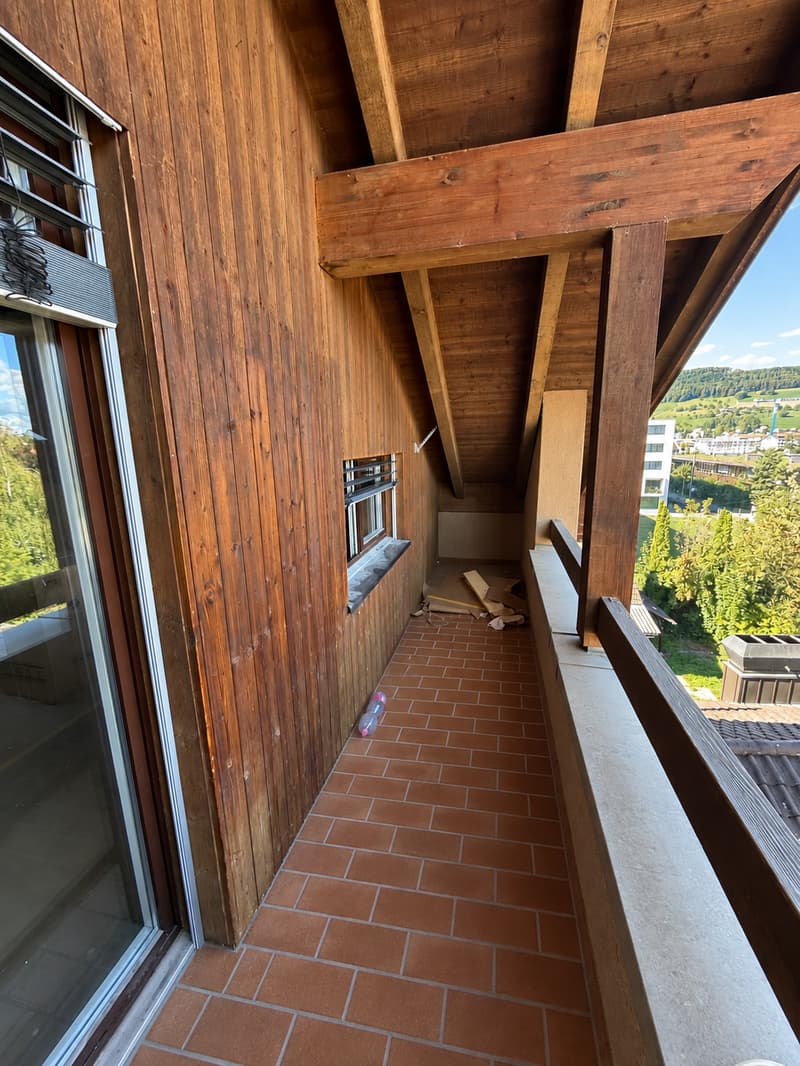 Charmantes Dachgeschoss-Studio mit Balkon in Reinach (6)