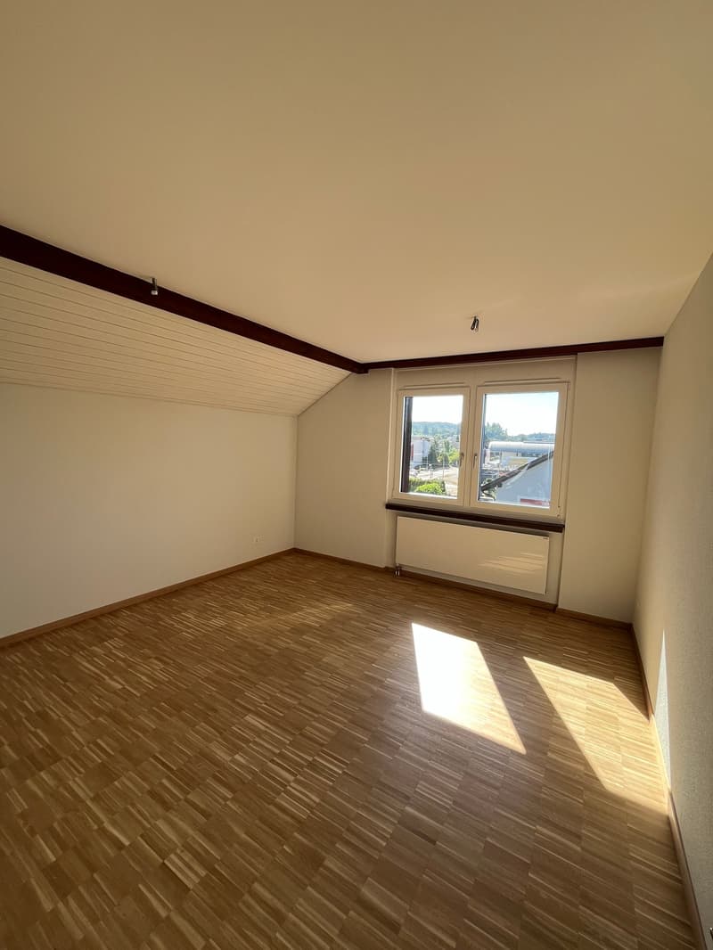 Charming 4.5-room attic apartment on Alte Obfelderstrasse in Affoltern am Albis (11)
