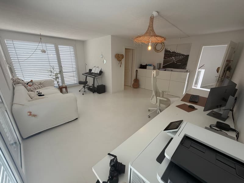 Architettura moderna incontra comfort abitativo – con seminterrato polivalente in una zona tranquilla di Thun (12)